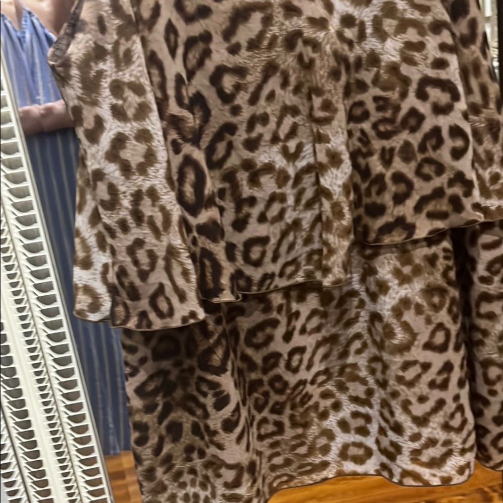 Leopard Print worn once under jacket tiered Layered Top - Brown- new condition - Picture 2 of 5